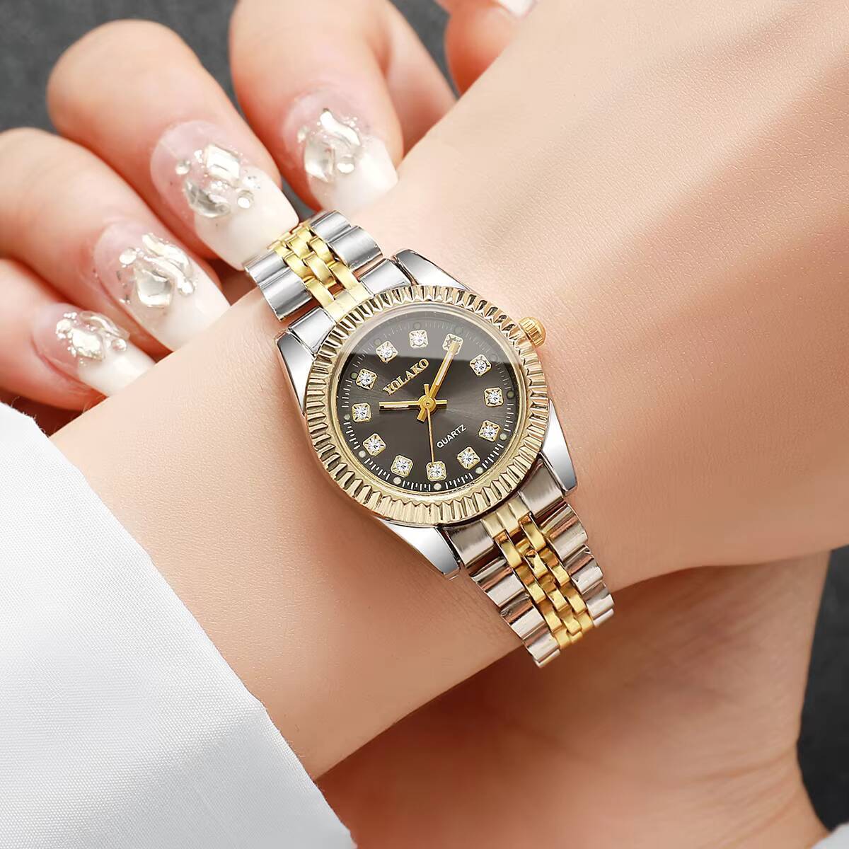Fashion Rhinestone Women Quart - Luxury Watch Display Case ulasan dan harga
